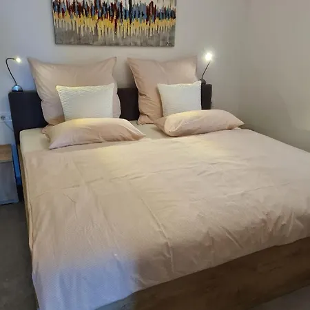 Rose Garden Apartment *