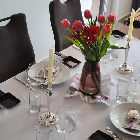 Rose Garden Apartment *
